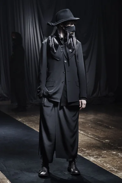 Look 13